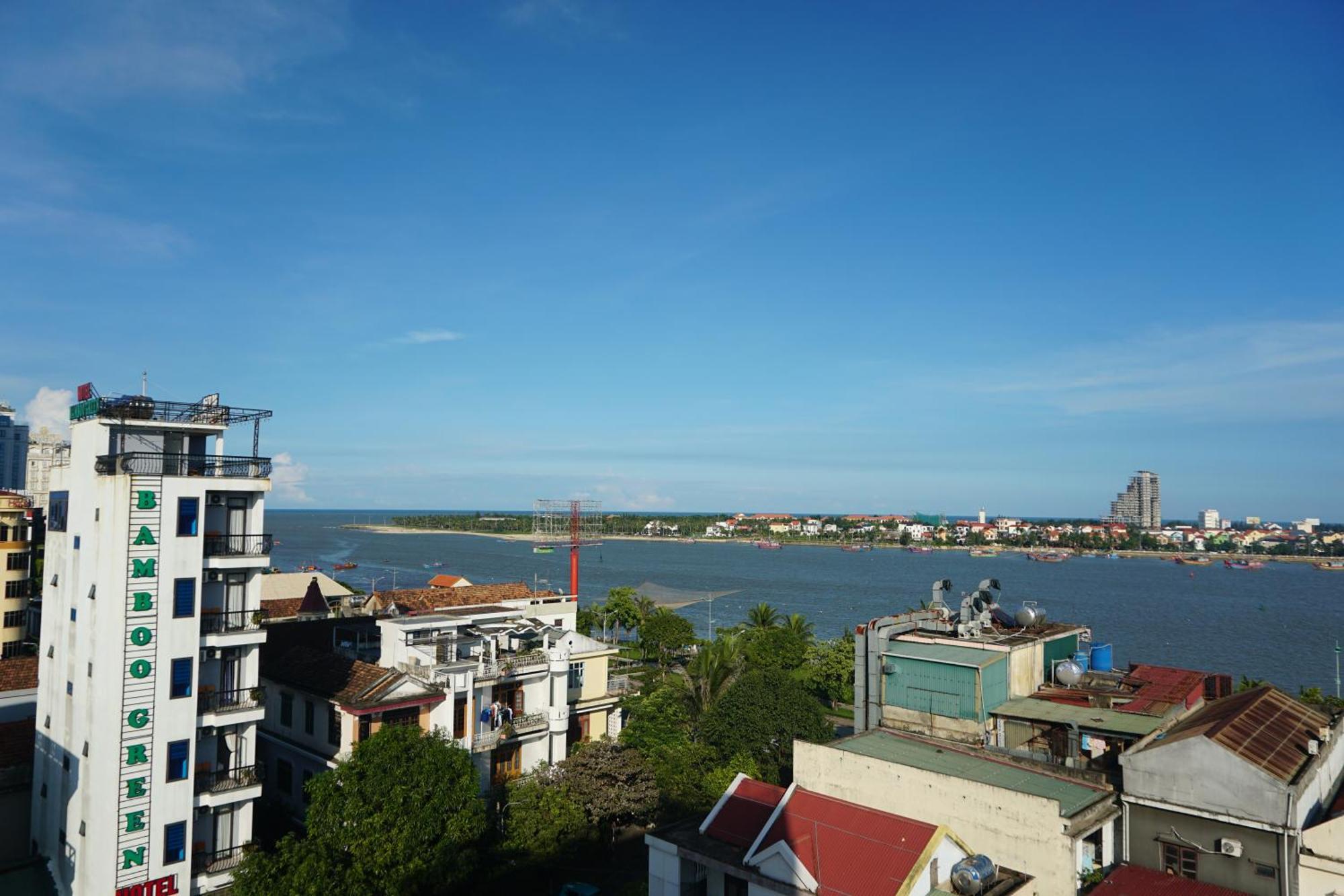 Minh Quang Hotel Dong Hoi Exteriör bild