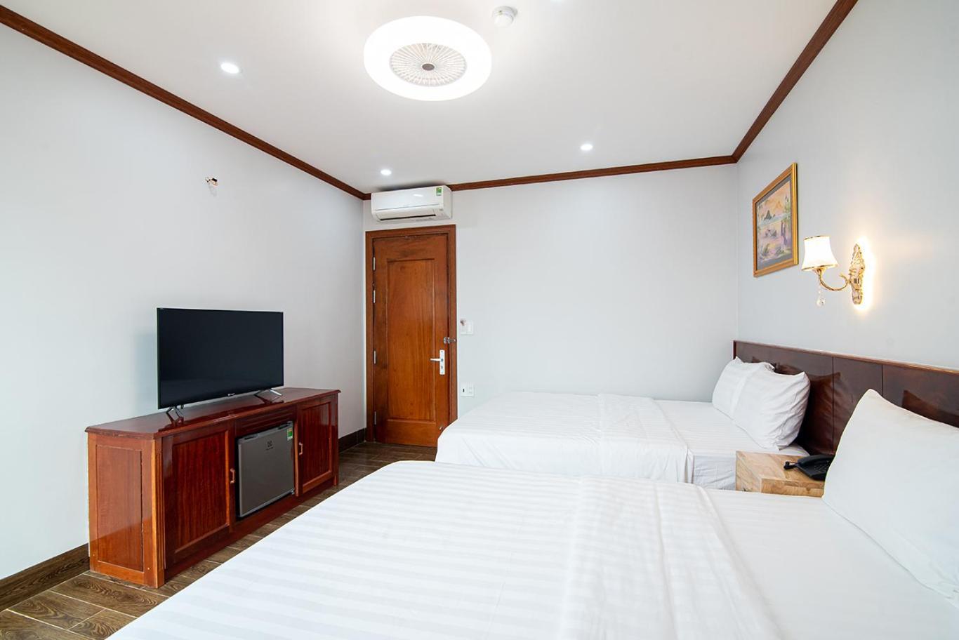 Minh Quang Hotel Dong Hoi Exteriör bild